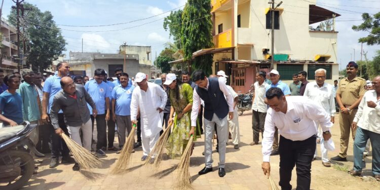 स्वच्छता ही सेवा  उपक्रमांचा कोठली खु येथे जिल्हास्तरीय शुभारंभ