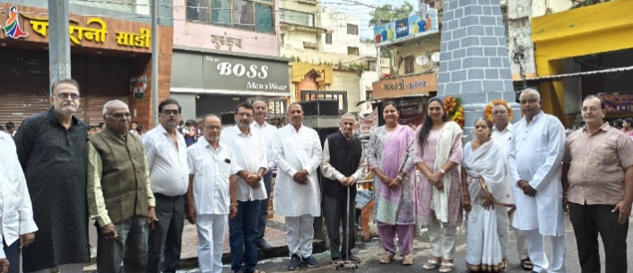 बाल क्रांतीकारांना शहीद दिनानिमित्त केले अभिवादन
