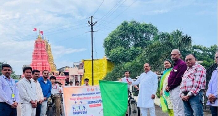 सायकल रॅलीला डॉ.विजयकुमार गावीत यांच्या हस्ते हिरवी झेंडी दाखवून शुभारंभ