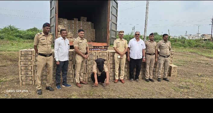 कंटेनर मध्ये अवैध दारूची तस्करी, मध्येसह 84 लाखाचा मुद्देमाल जप्त