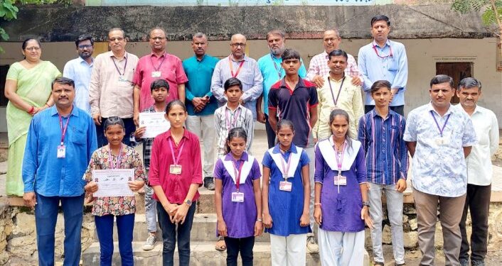 शिवदर्शन विद्यालयातील विद्यार्थ्यांचा जिल्हास्तरीय जलतरण स्पर्धेत लक्षवेधक कामगिरी