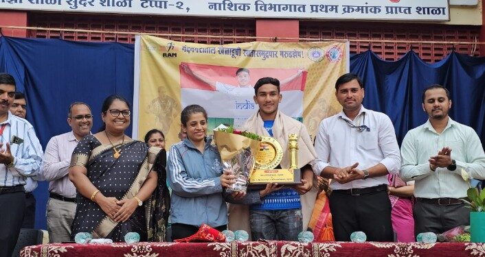 जिल्हाधिकारी मित्ताली सेठी यांचा हस्ते आंतरराष्ट्रीय खेळाडू प्रणव गावितचा सत्कार