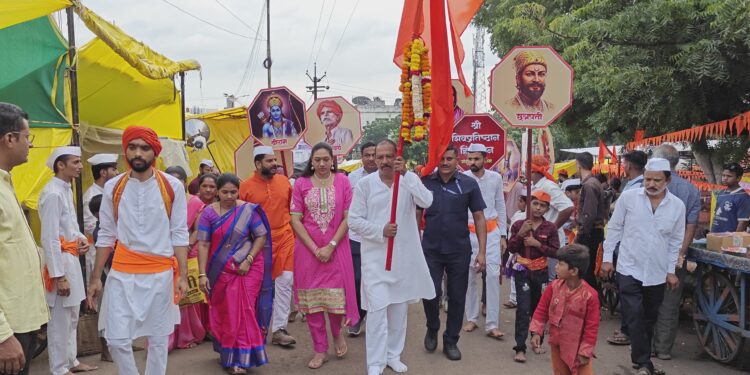 दुर्गा दौडमधे माजी मंत्री डॉ विजयकुमार गावित यांचा उत्साही सहभाग; उपस्थितांनी अनुभवला श्रद्धा आणि राष्ट्रप्रेमाचा संगम