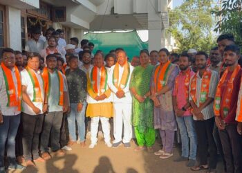 उद्योजक नितेश अग्रवाल यांचा डॉ.विजयकुमार गावित यांच्या नेतृत्वात भाजपामध्ये शेकडो कार्यकर्त्यांसह प्रवेश