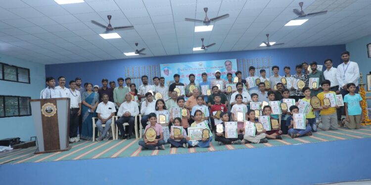 दीपकभाई पाटील यांच्या वाढदिवसानिमित्त खान्देश स्तरीय पुरुषोत्तम चषक उत्साहात