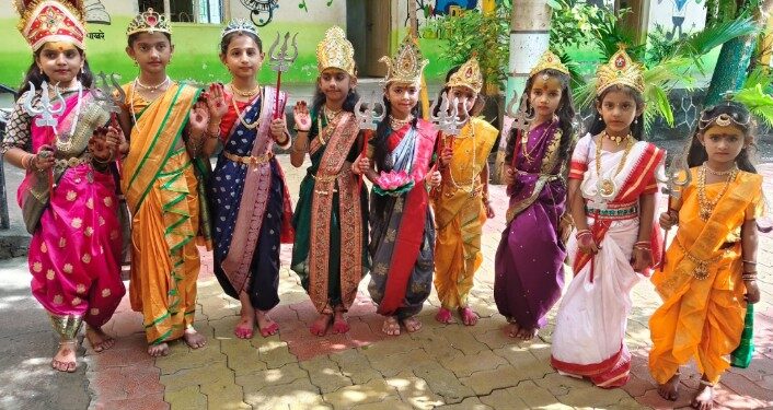 भालेर  येथील द फ्युचर स्टेप स्कूलमध्ये चिमुकल्या नवदुर्गांचे कन्या पूजन