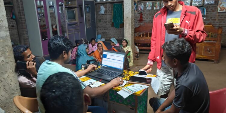 हरणखुरी गावाचे आरोग्यदूत पाऊल : पात्र लाभार्थ्यांची १०० टक्के आयुष्मान कार्ड नोंदणीची ऐतिहासिक कामगिरी