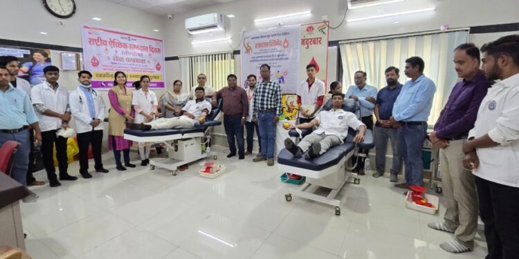 भगवान बिरसा मुंडा यांच्या जयंतीनिमित्त शासकीय वैद्यकीय महाविद्यालयामार्फत रक्तदान शिबिर