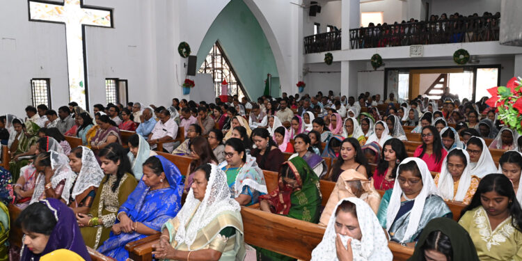 नंदुरबार येथील एस. ए. चर्च येथे नाताळनिमित्त सामूहिक प्रार्थना