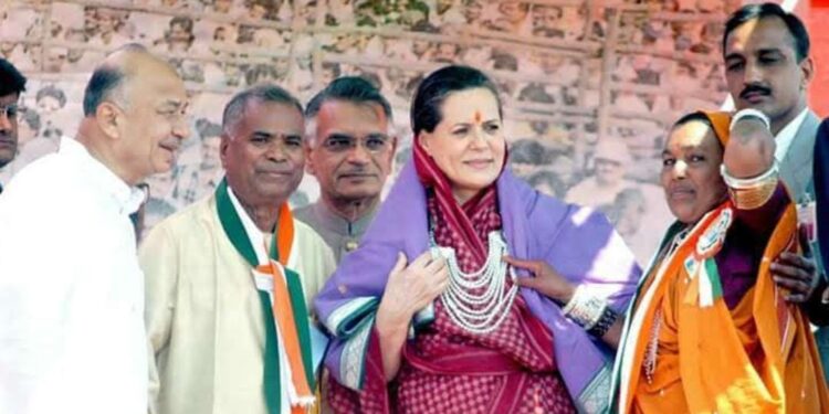 सर्वसामान्यांसाठी लढणारे संवेदनशील नेतृत्व हरपले:  उपमुख्यमंत्री अजित पवार,माजी मंत्री सुरूपसिंग नाईक यांना भावपूर्ण श्रद्धांजली