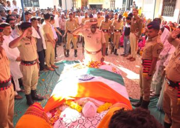 माजी मंत्री स्व. स्वरुपसिंगजी नाईक यांच्यावर शासकीय इतमामात भावपूर्ण अंत्यसंस्कार