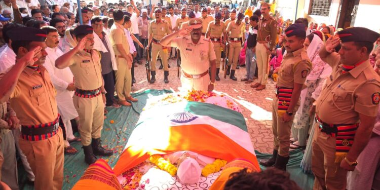 माजी मंत्री स्व. स्वरुपसिंगजी नाईक यांच्यावर शासकीय इतमामात भावपूर्ण अंत्यसंस्कार