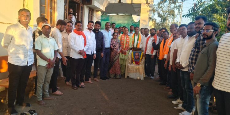 नवनियुक्त नगरसेवकांसह डॉ. हिना गावित यांनी केले भारतरत्न स्वर्गीय अटल बिहारी वाजपेयी यांना अभिवादन