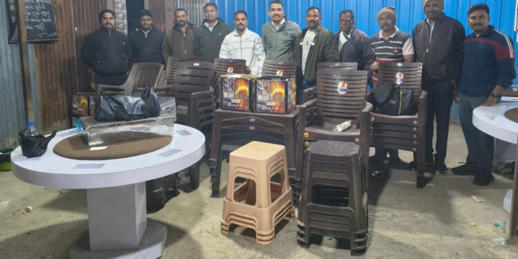 जुगार अड्ड्यावर धाड, 14 लाखाचा मुद्देमाल जप्त, दोन राज्यातील 40 जणांविरुद्ध गुन्हा दाखल