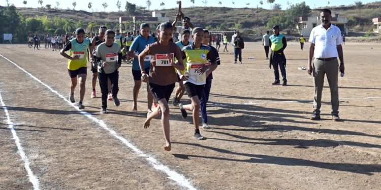खाकीसाठी जिद्दीची धाव; युवा उमेदवारांसाठी भामरे स्पर्धा परीक्षा मार्गदर्शन केंद्रातर्फे ऐतिहासिक सराव चाचणी; ६०० हून अधिक तरुण-तरुणींचा उत्स्फूर्त सहभाग