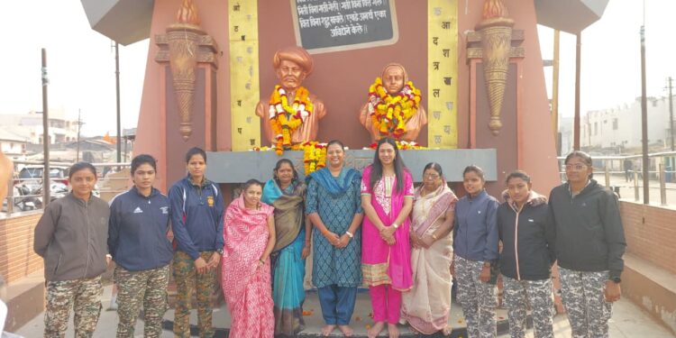 राष्ट्रमाता सावित्रीबाई फुले यांच्या १९५ व्या जयंतीनिमित्त माजी खा.डॉ. हिना गावित यांनी केली अभिवादन