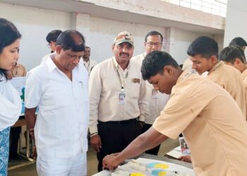 के. डी.गावित सैनिकी विद्यालयात शालेय विज्ञान प्रदर्शन