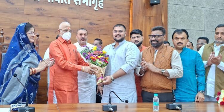 शिवसेना शिंदे गटाचे प्रथमेश चौधरी उपनगरध्यक्षपदी विजयी