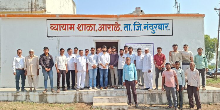 आराळे येथे शिवसेना जिल्हाप्रमुख ॲड.राम रघुवंशी यांच्या हस्ते व्यायाम शाळेचे उद्घाटन