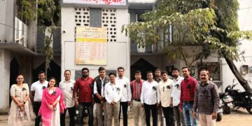 रोहयो’ कर्मचाऱ्यांचे काम बंद आंदोलन, काळ्या फीत लावून शासनाचा केला निषेध