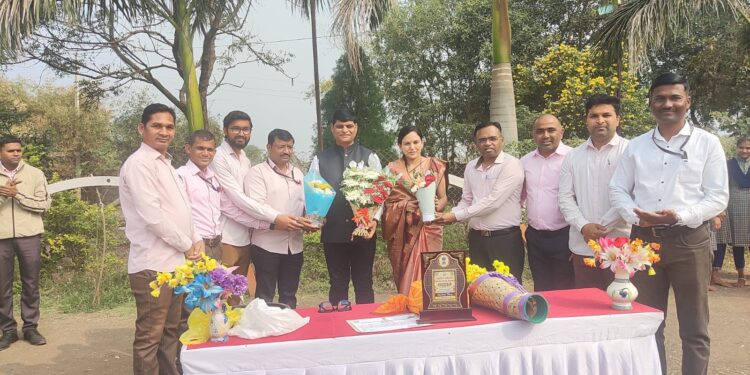 मला मिळालेला पुरस्कार स्व.बटेसिंगदादा रघुवंशी यांना समर्पित : प्राचार्य शैलेंद्र रघुवंशी