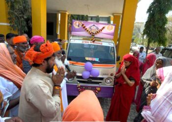 नंदुरबार जिल्ह्यात माहिती रथयात्रेचे जिल्हाधिकार्‍यांच्या हस्ते शुभारंभ