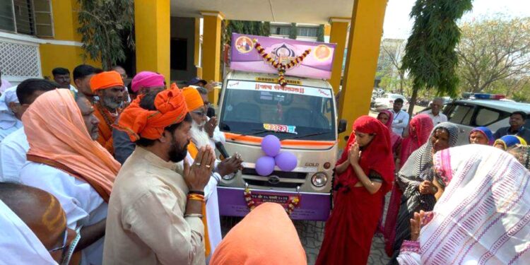 नंदुरबार जिल्ह्यात माहिती रथयात्रेचे जिल्हाधिकार्यांच्या हस्ते शुभारंभ