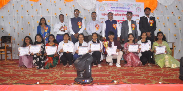 विद्यार्थ्यांनी ध्येय निश्चित करून यशाचे उत्तुंग शिखर गाठावे: जिल्हा अधीक्षक कृषी अधिकारी शंकर किरवे