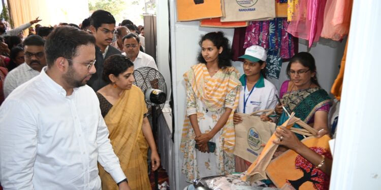 मिनीसरस “नंदिनी महोत्सव 2026” ला उत्साहात प्रारंभ; 80 बचत गट व 20 खाद्य स्टॉल नागरिकांसाठी खुले