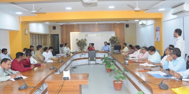 जिल्हाधिकारी डॉ. मित्ताली सेठी यांना घेतला ‘तोरणमाळ महोत्सव’ पूर्व तयारीचा आढावा