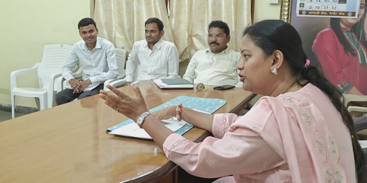 माजी खा.डॉ. हिना गावित यांनी सिंहस्थ पर्वणी संदर्भात अधिकाऱ्यांकडून घेतला आढावा