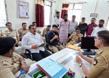 आरटीओची  रिक्षांवर कारवाई; शिवसेना जिल्हाप्रमुख ॲड. राम रघुवंशी यांची मध्यस्थी