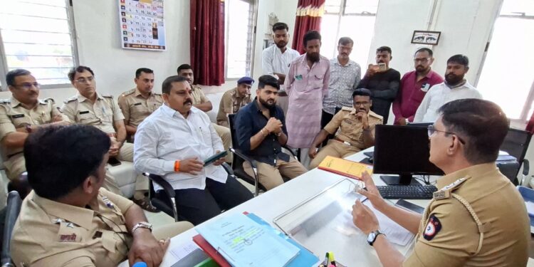 आरटीओची रिक्षांवर कारवाई; शिवसेना जिल्हाप्रमुख ॲड. राम रघुवंशी यांची मध्यस्थी