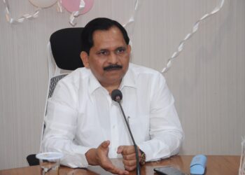 जिल्ह्यात गॅस आणि इंधनाचा मुबलक साठा,नागरिकांनी अफवांवर विश्वास ठेवू नये : धनंजय गोगटे