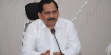 जिल्ह्यात गॅस आणि इंधनाचा मुबलक साठा,नागरिकांनी अफवांवर विश्वास ठेवू नये : धनंजय गोगटे