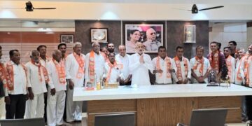 खोडसगाव येथील भाजप कार्यकर्त्यांच्या शिवसेना शिंदे गटात प्रवेश