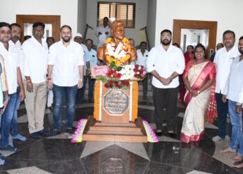 नंदुरबार येथे युवा सेनेतर्फे छत्रपती शिवाजी महाराज यांच्या जयंतीनिमित्त अभिवादन