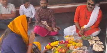 आ. डॉ. विजयकुमार गावित यांच्या प्रकृतीत लवकर सुधारणा व्हावी यासाठी डॉ.हिना गावित यांची शनिदेवाला साकडे