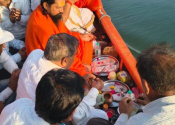 १८५ किमी दिंडी प्रवासाची भावपूर्ण सांगता; नर्मदा तीरावर भक्तीचा महासागर उसळला