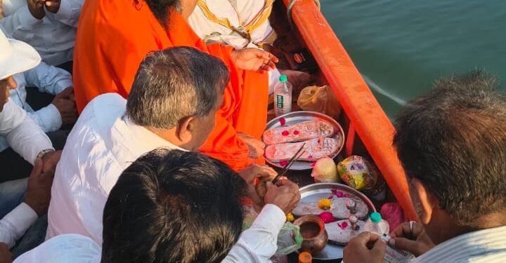 १८५ किमी दिंडी प्रवासाची भावपूर्ण सांगता; नर्मदा तीरावर भक्तीचा महासागर उसळला
