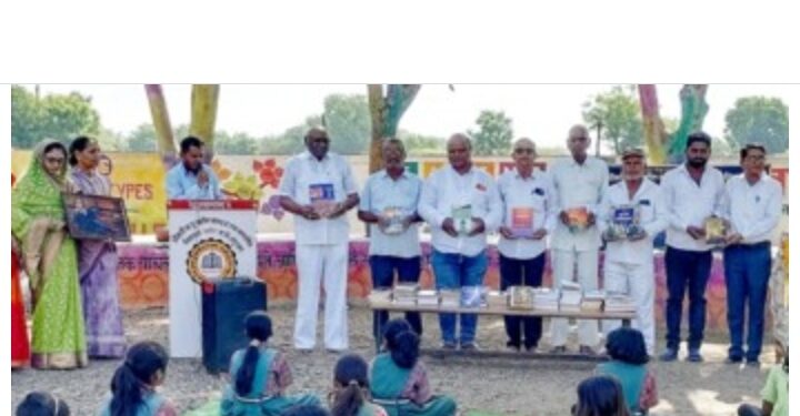 श्रीमती क. पु.पाटील महाविद्यालयात विद्यालयात १८ तास वाचन अभियानाचा शुभारंभ