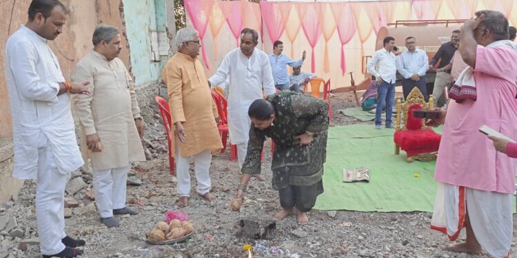 डॉ. हिना गावित आणि मान्यवरांच्या प्रमुख उपस्थितीत विद्यार्थी परिषदेच्या नूतन वास्तूचे भूमिपूजन