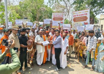 गौसन्मान रॅलीत गौमाता व नंदीबाबाने वेधले लक्ष