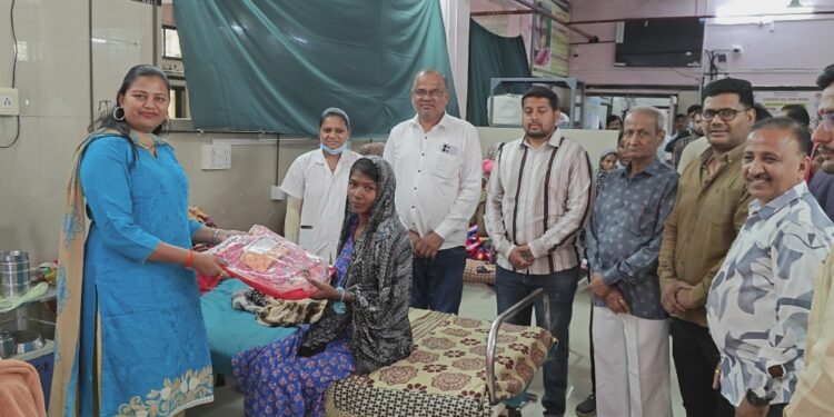 माजी खा. डॉ. हिना गावित यांच्या हस्ते नवजात बालकांसाठी ‘बालकवच’ किटचे वितरण