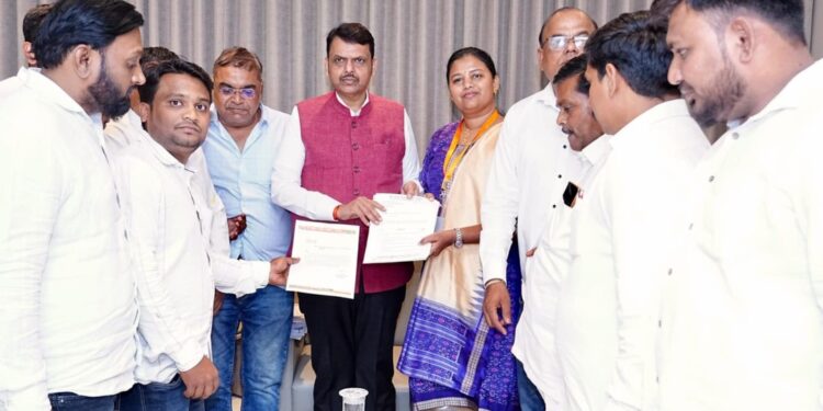 मुख्यमंत्र्यांच्या भेटीत नंदुरबारच्या नगरसेवकांनी मांडले शहरातील विविध प्रश्न