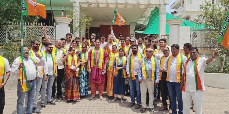 पश्चिम बंगालमध्ये भाजपाचा ‘ऐतिहासिक’ विजय; डॉ.हिना गावित यांच्या नेतृत्वात जल्लोष