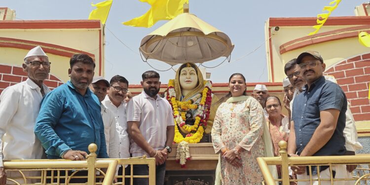 पुण्यश्लोक अहिल्यादेवी होळकर जयंती निमित्त डॉ. हिना गावित यांच्याकडून अभिवादन