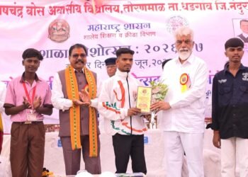 शालेय शिक्षण मंत्री दादा भुसे यांच्या हस्ते विद्यार्थ्यांचे जल्लोषात स्वागत