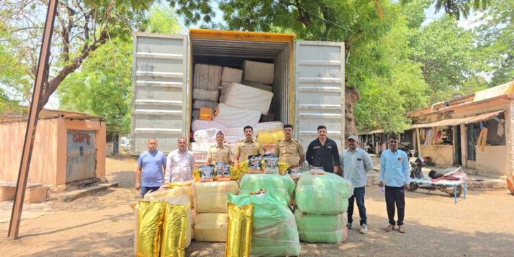 नवापूर पोलिसांची कारवाई; ३५ लाखांचा प्रतिबंधित गुटखा, सुगंधी तंबाखू व कंटेनर जप्त