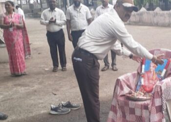 के. डी. गावित सैनिकी विद्यालयात स्वामी विवेकानंद यांना अभिवादन